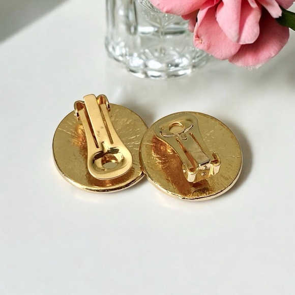 Vintage Deep Coral Red Swirly Enamel Gold tone Clip on Earrings. - Picture 5 of 5